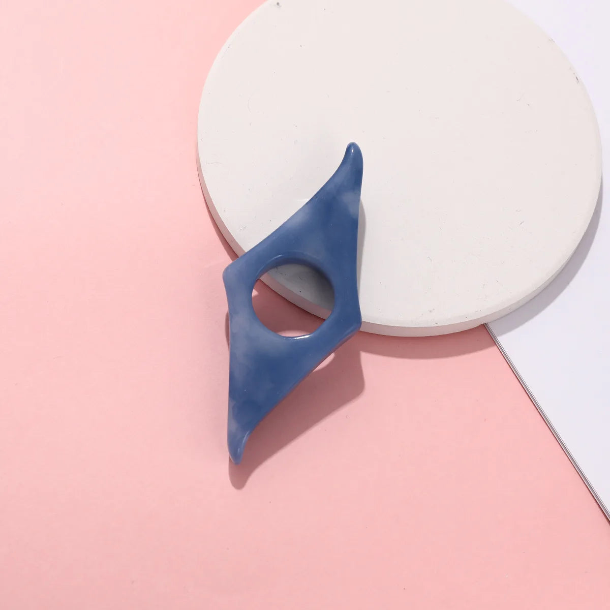 Thumb support bookmark