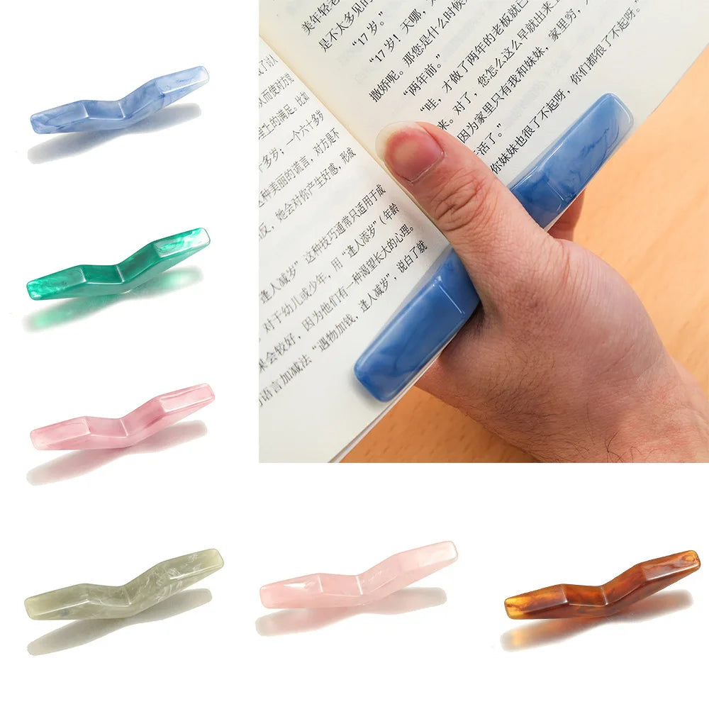 Thumb support bookmark