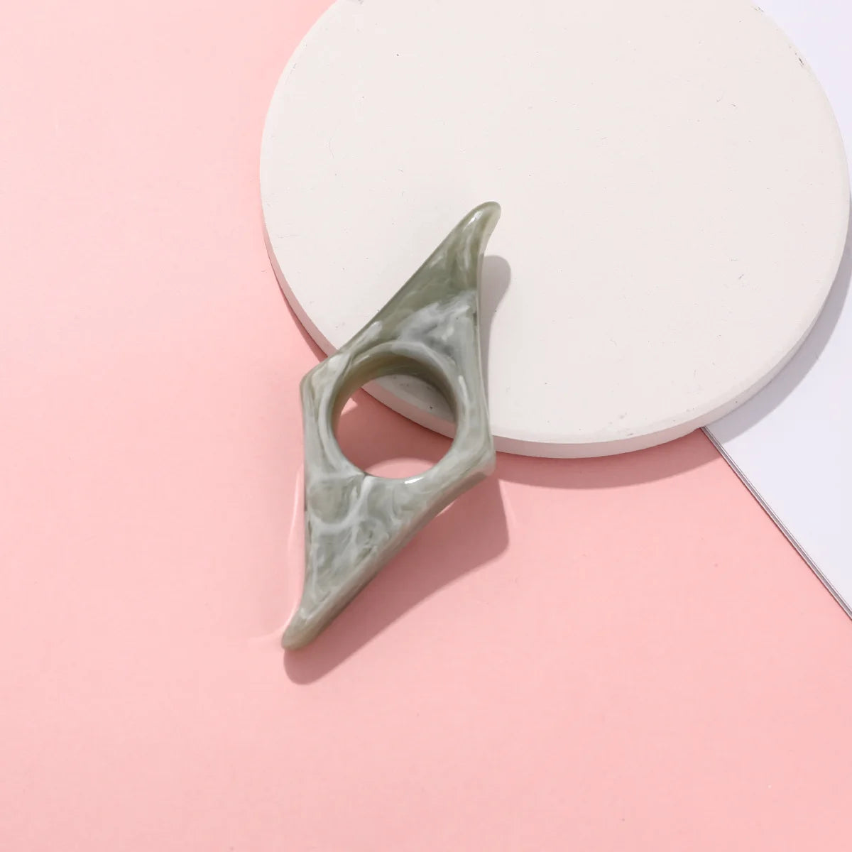 Thumb support bookmark